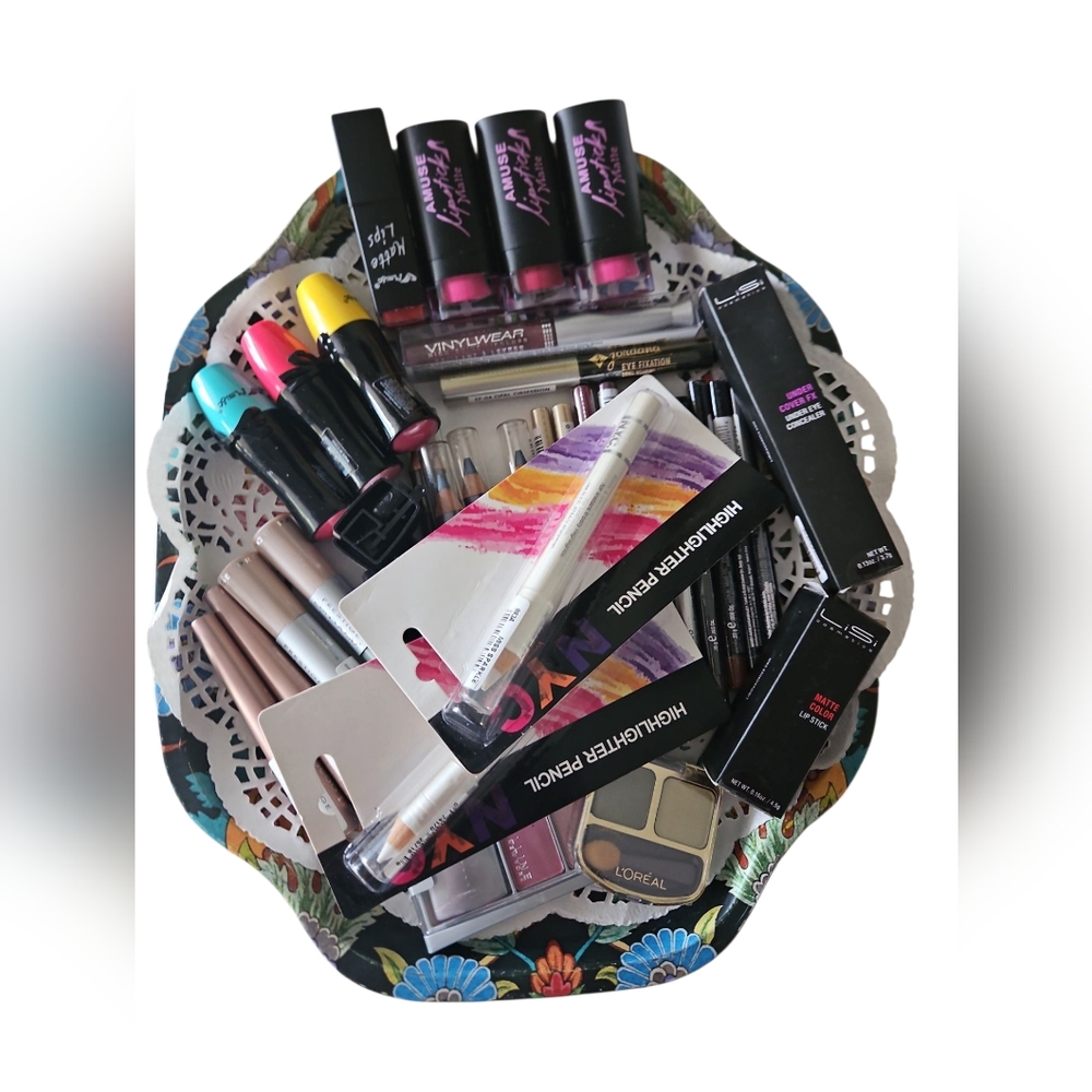 NEW Mixed Lot Of Lipstick, Lip Liners, Eye Shadow, Eye Liners, 38 Items!